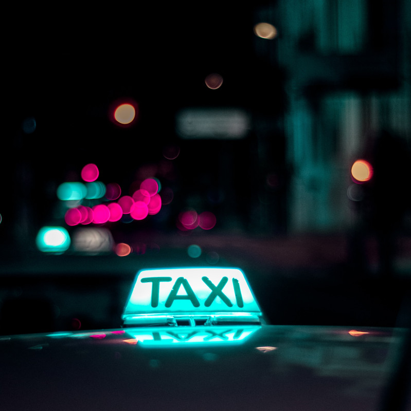 Por taxi