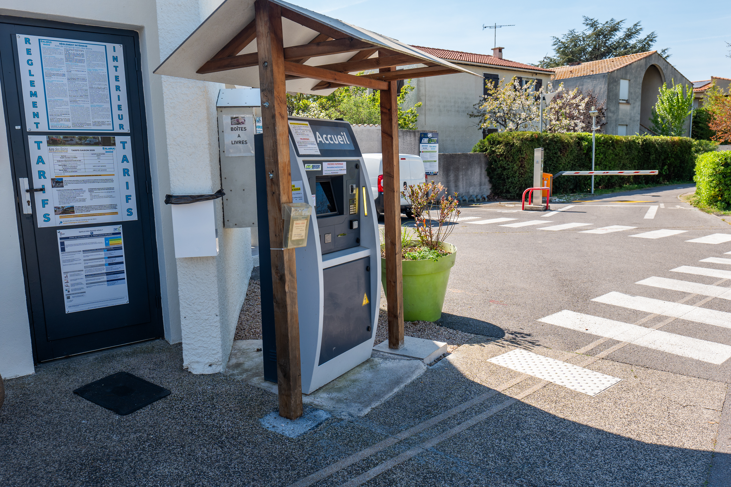 AIRE DES BAINS AIRE DE CAMPING CAR BALARUC LES BAINS (14)