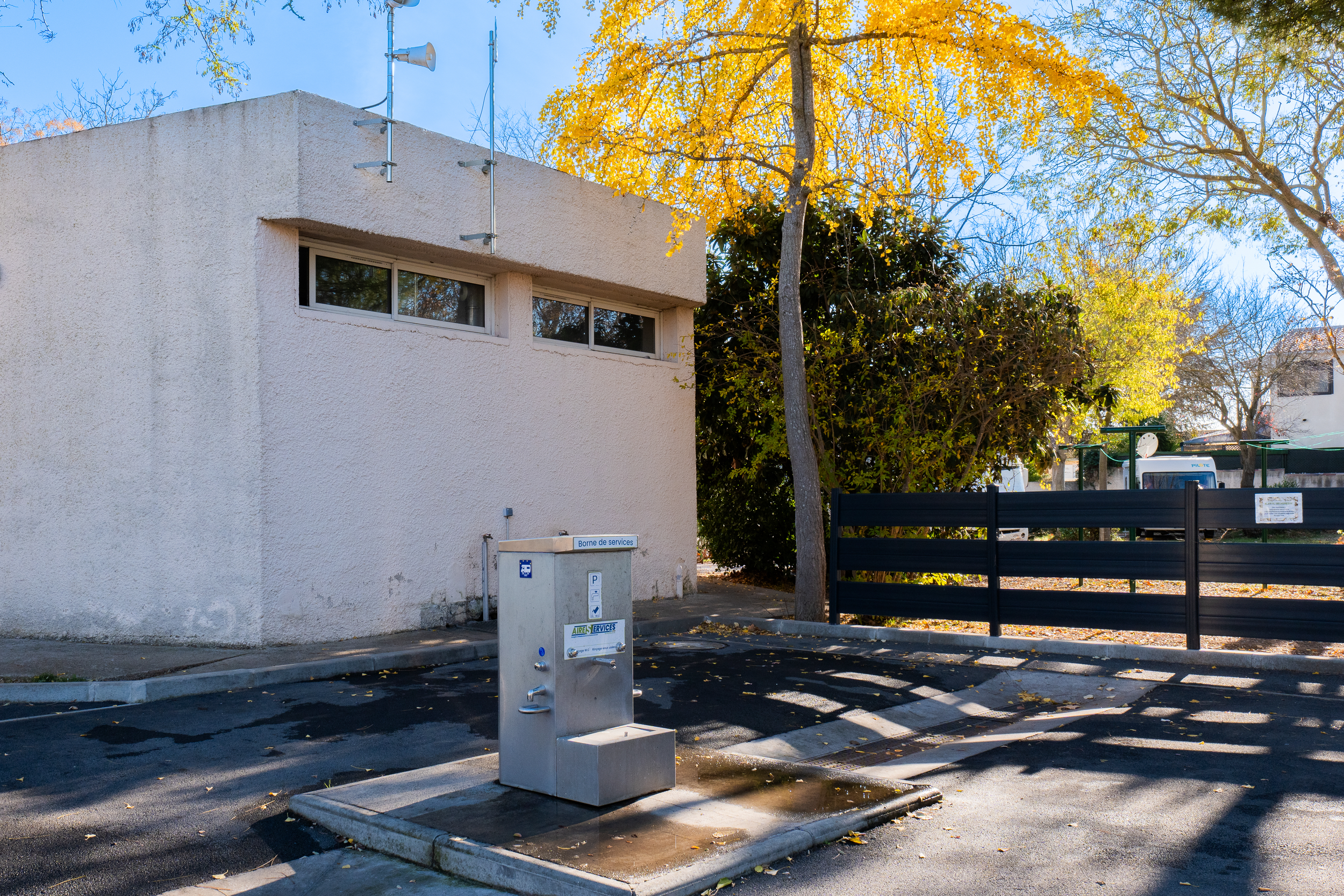 AIRE DES BAINS AIRE DE CAMPING CAR BALARUC LES BAINS (2)