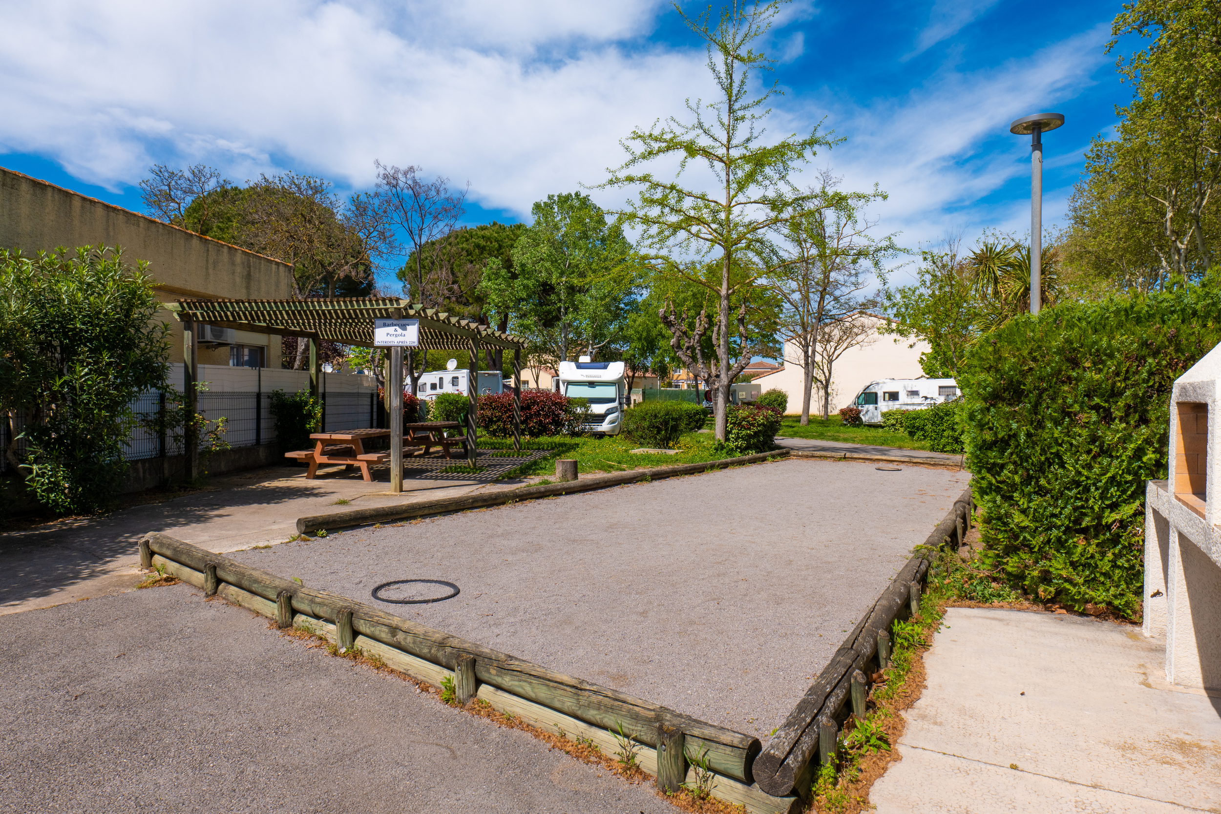 AIRE DES BAINS AIRE DE CAMPING CAR BALARUC LES BAINS (5)