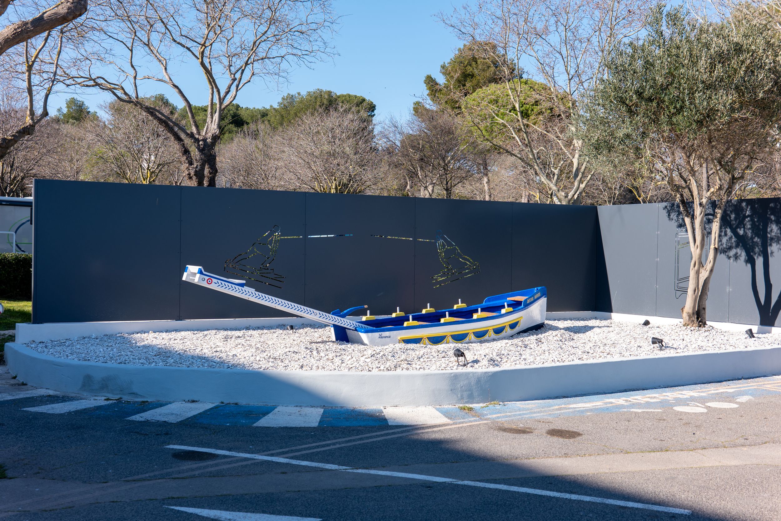 Pech_d_Ay_décoration_barque