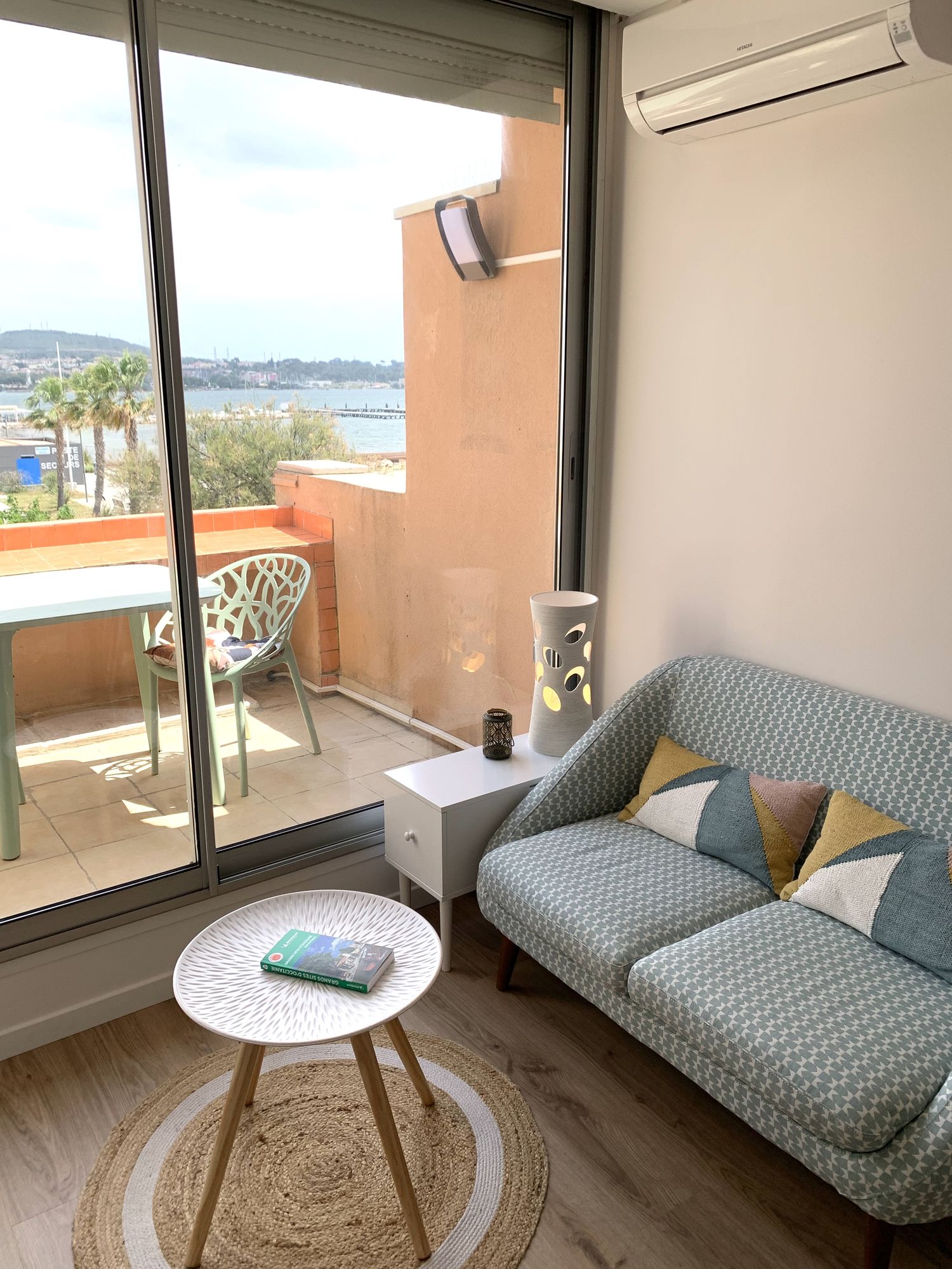 4-Location Balaruc-les-Bains residence verseau Vue Sejour-3 Savatte Jerome