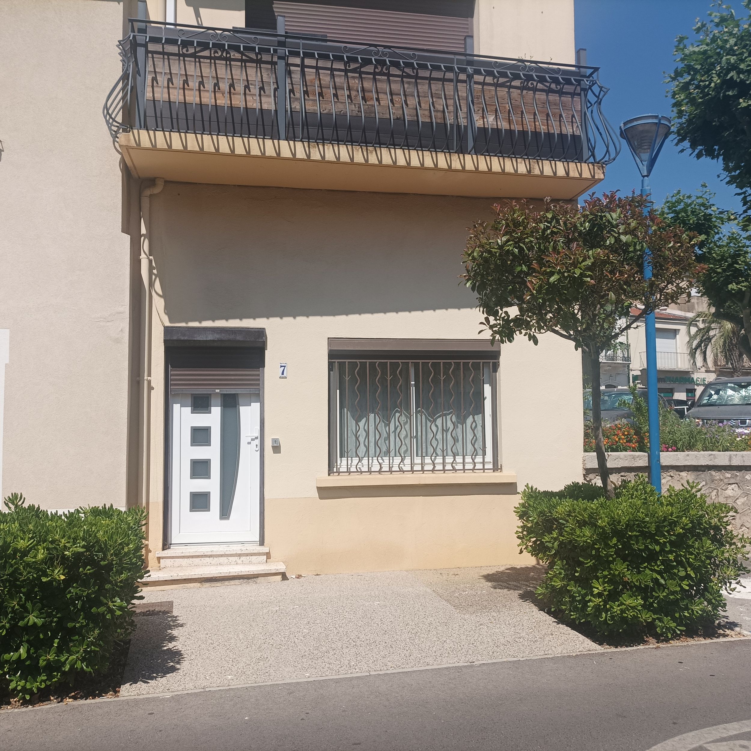 LOCATION BALARUC LES BAINS 7 RUE DE LA REPUBLIQUE ESCOT EVELYNE