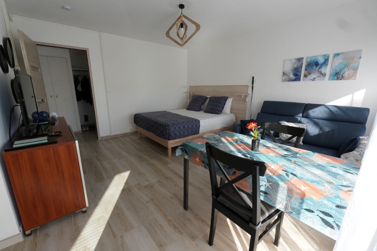 LOCATION BALARUC LES BAINS BLUE LAGOON PUJOL CELINE 7