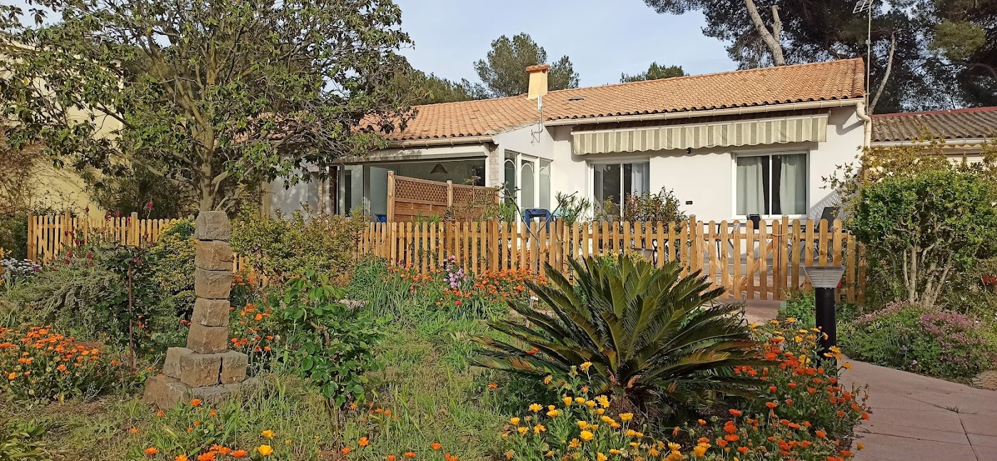 LOCATION BALARUC LES BAINS GITE LILAS LES GITES DE LA PINEDE (4)
