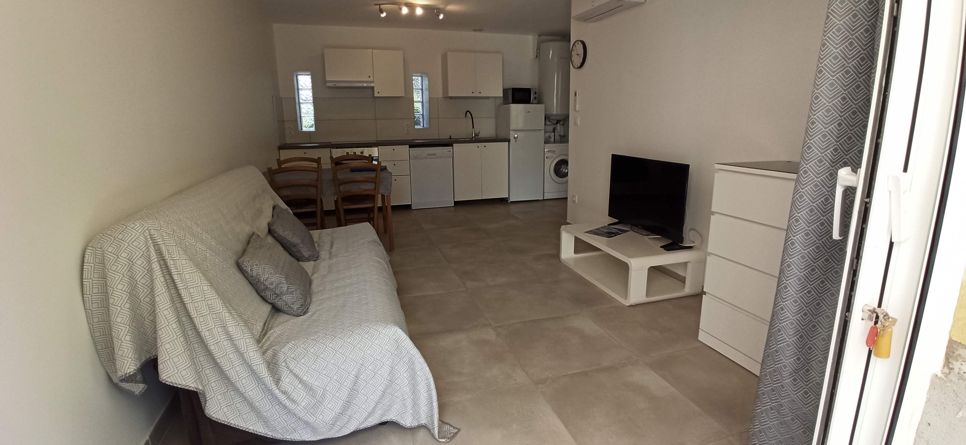 LOCATION BALARUC LES BAINS GITE LILAS LES GITES DE LA PINEDE (8)