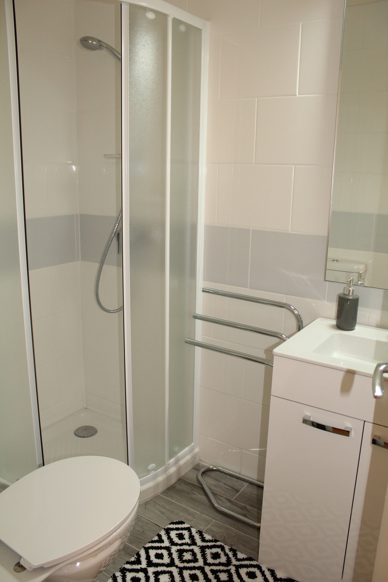 _lv_images__lot_0000000048_09_18118454