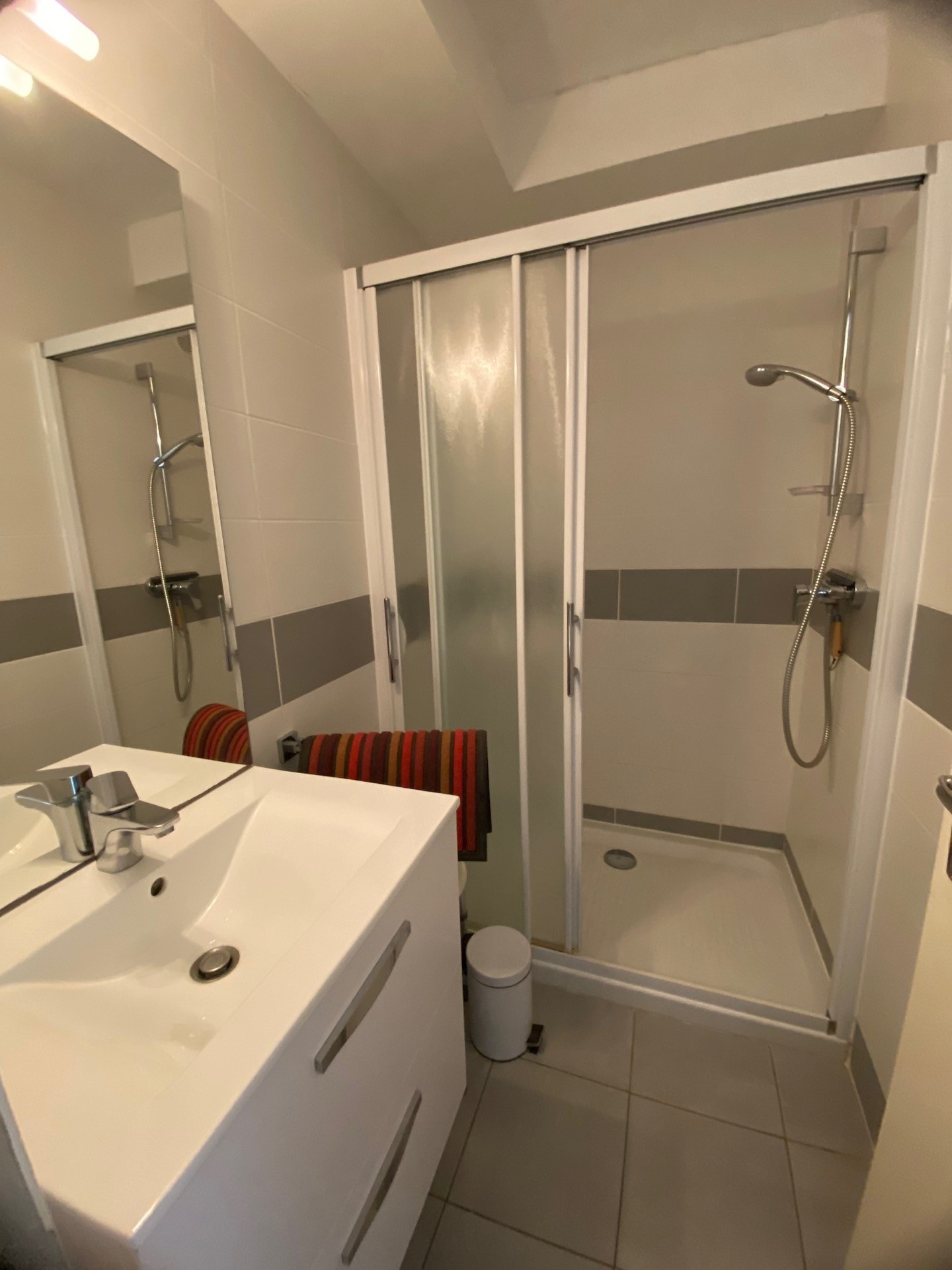 _lv_images__lot_0000000077_11_18680782