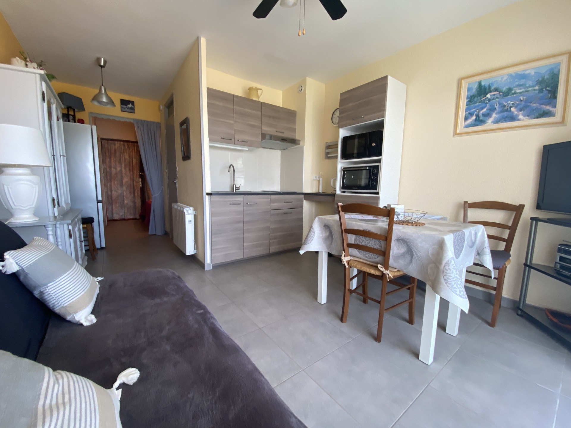 _lv_images__lot_0000000083_02_18749903