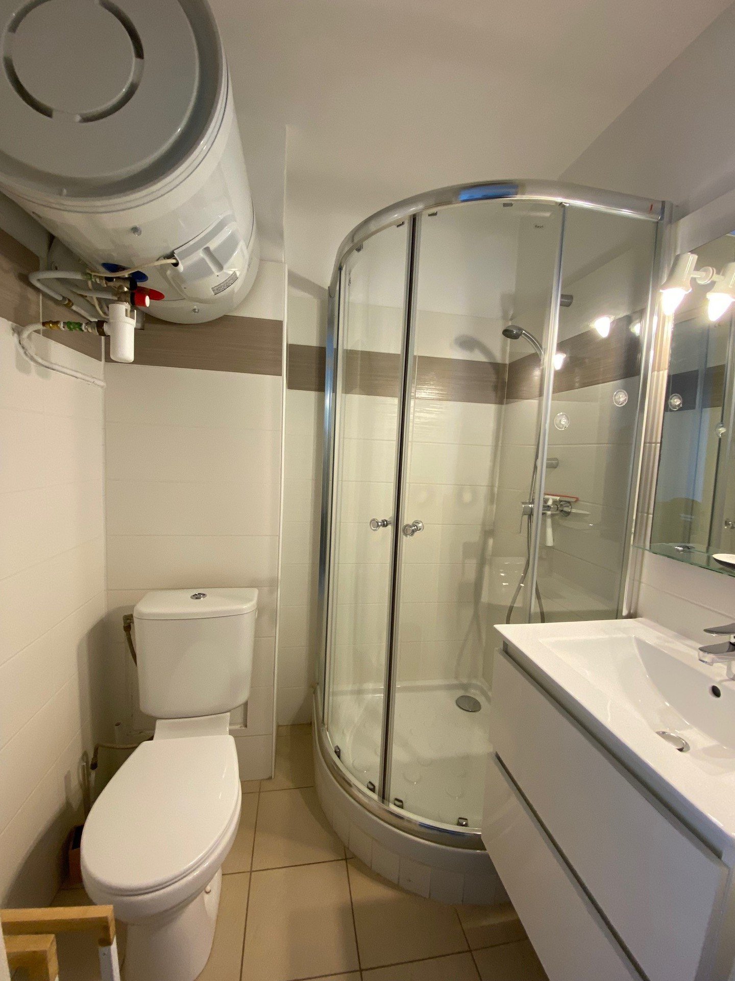 _lv_images__lot_0000000085_08_18117312