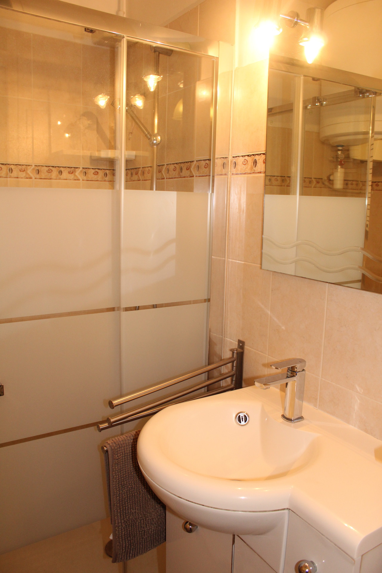 _lv_images__lot_0000000099_08_19127354