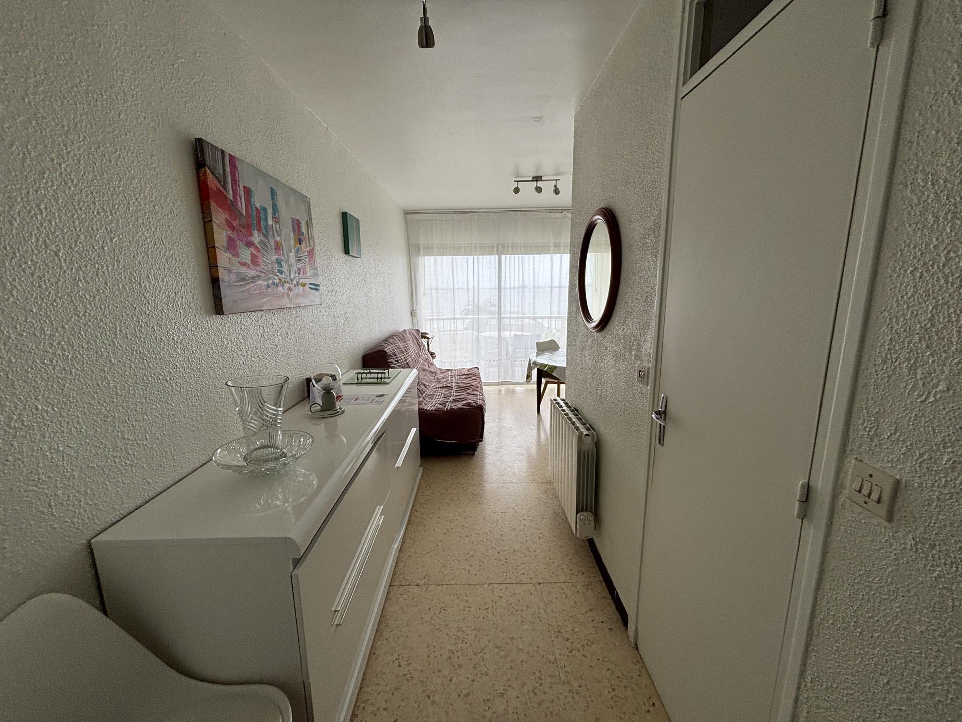 _lv_images__lot_0000000113_04_18960581