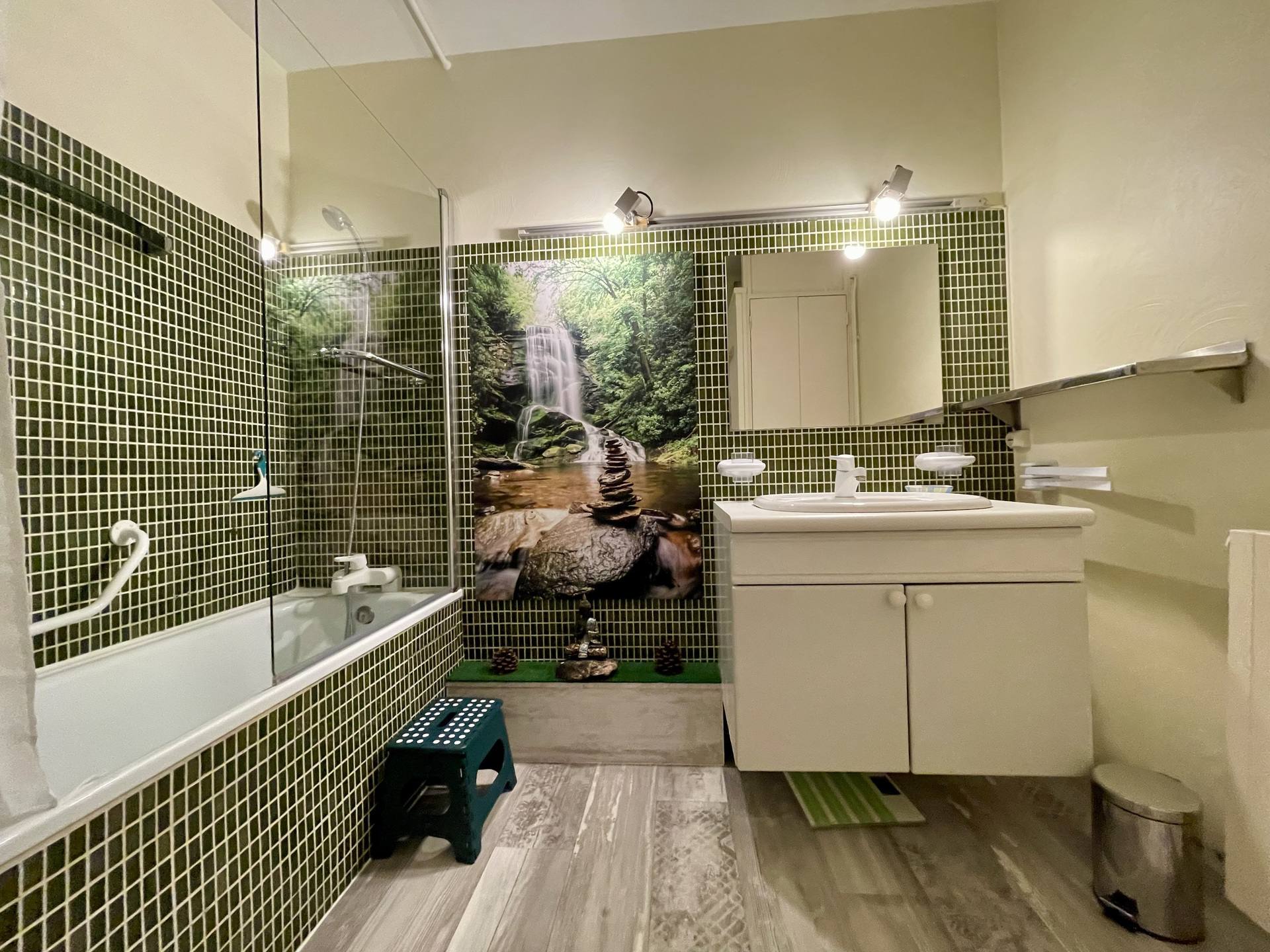 _lv_images__lot_0000000176_01_18751317