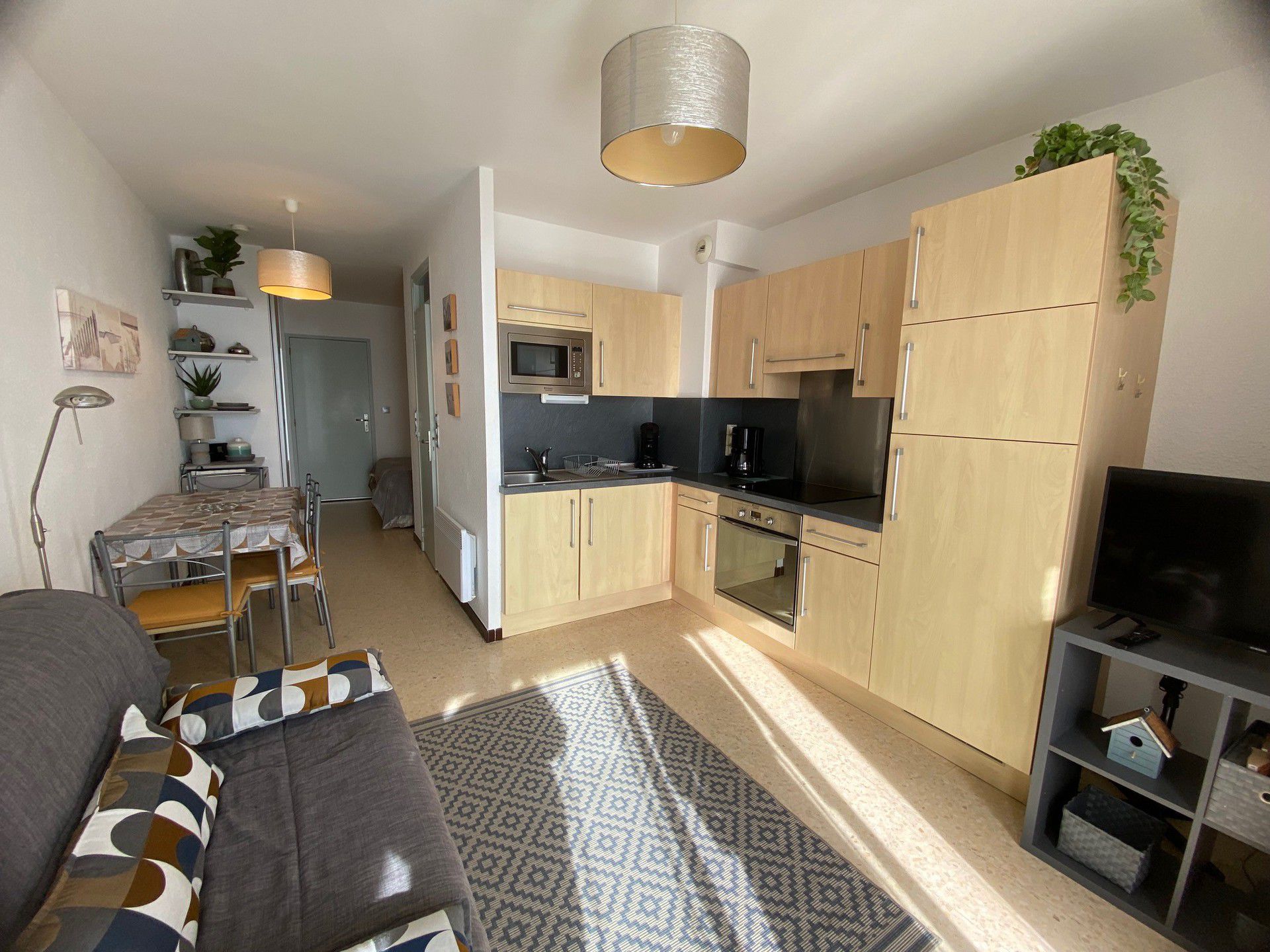 _lv_images__lot_0000000203_01_18117203