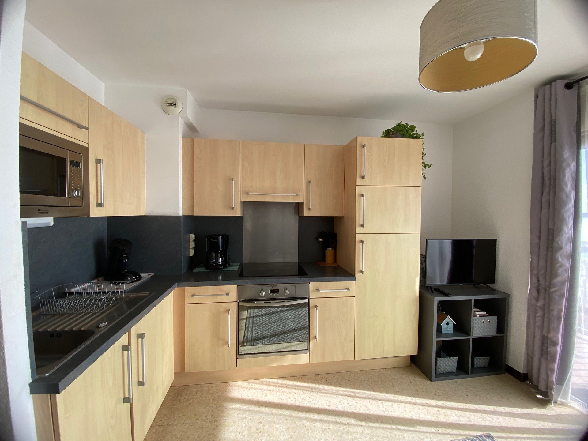 _lv_images__lot_0000000203_02_18117204