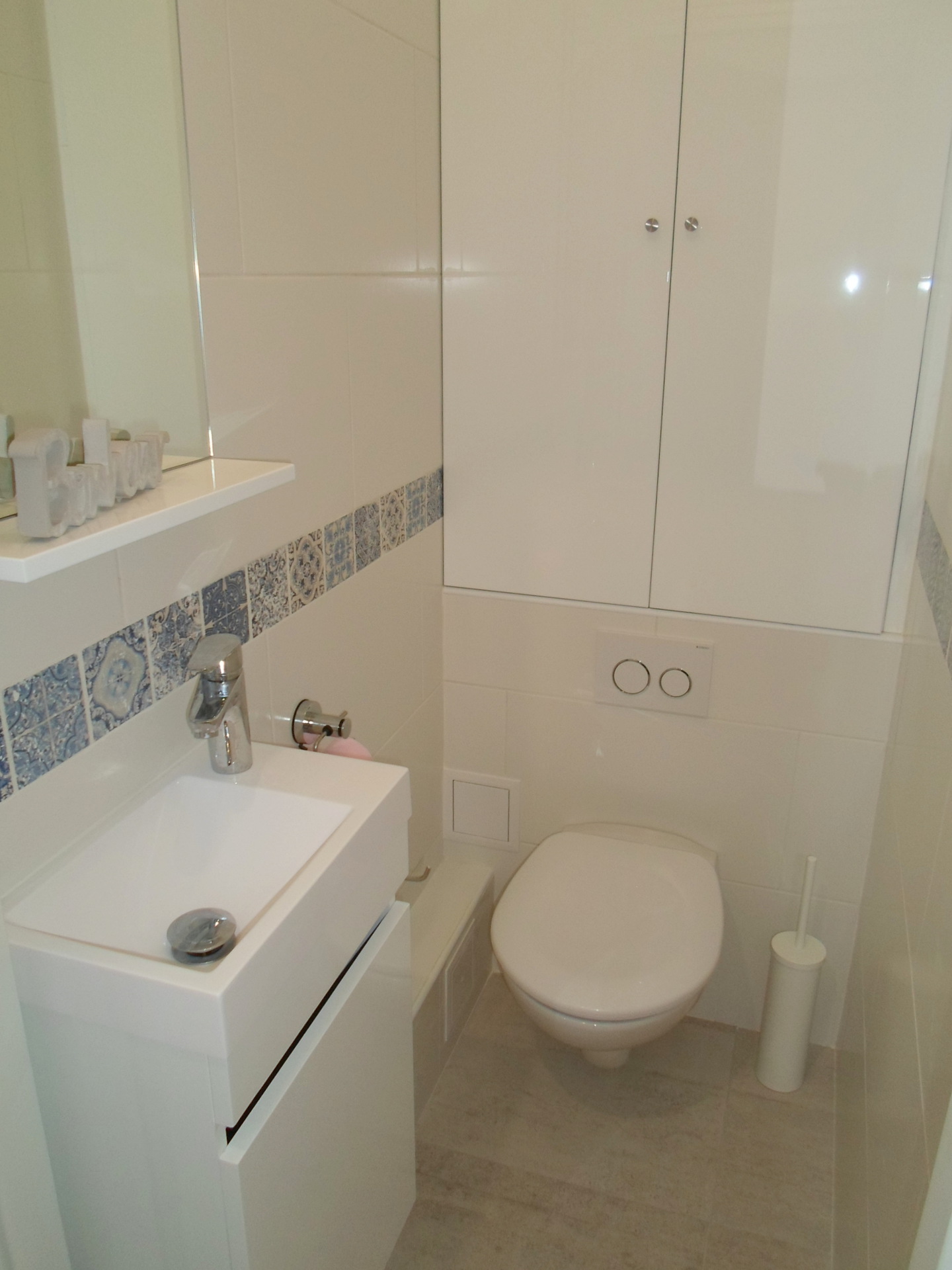 _lv_images__lot_0000000207_12_18959659