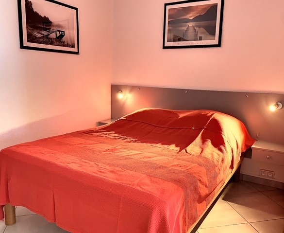 _lv_images__lot_0000000216_04_18454487