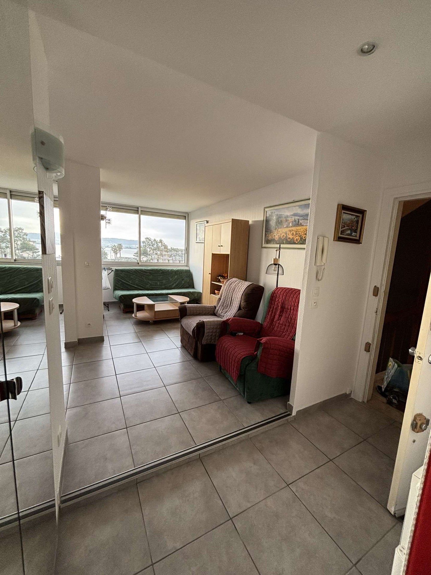 _lv_images__lot_0000000224_05_18116904