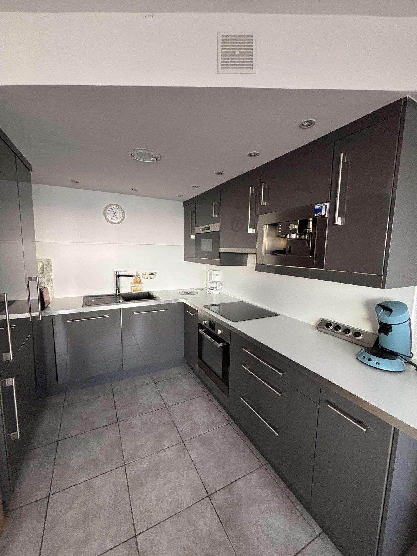 _lv_images__lot_0000000224_08_18454686