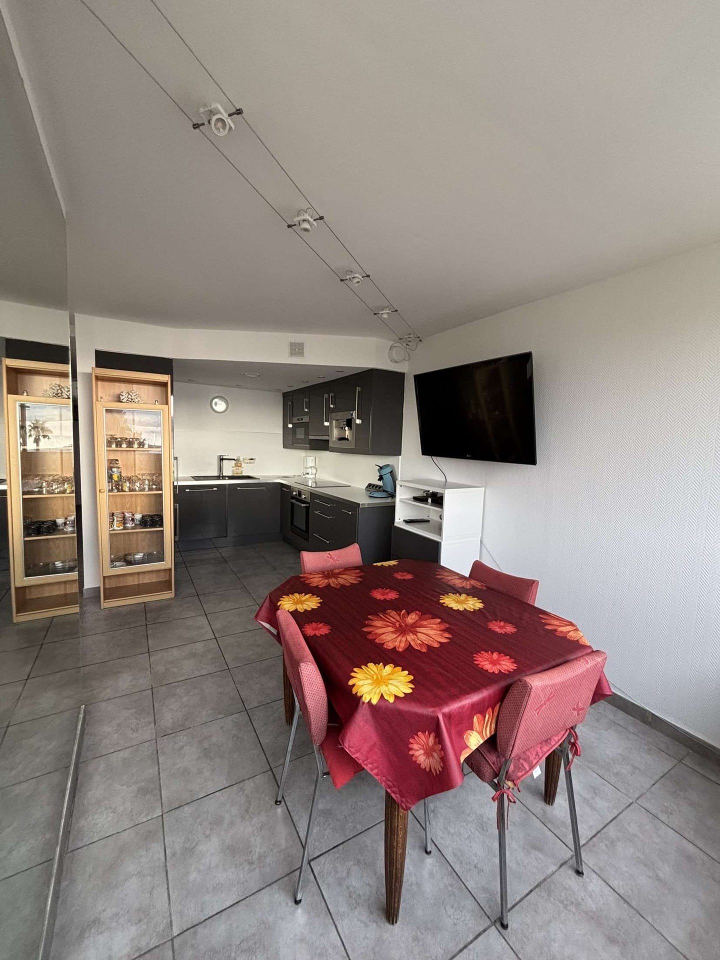 _lv_images__lot_0000000224_13_18116912