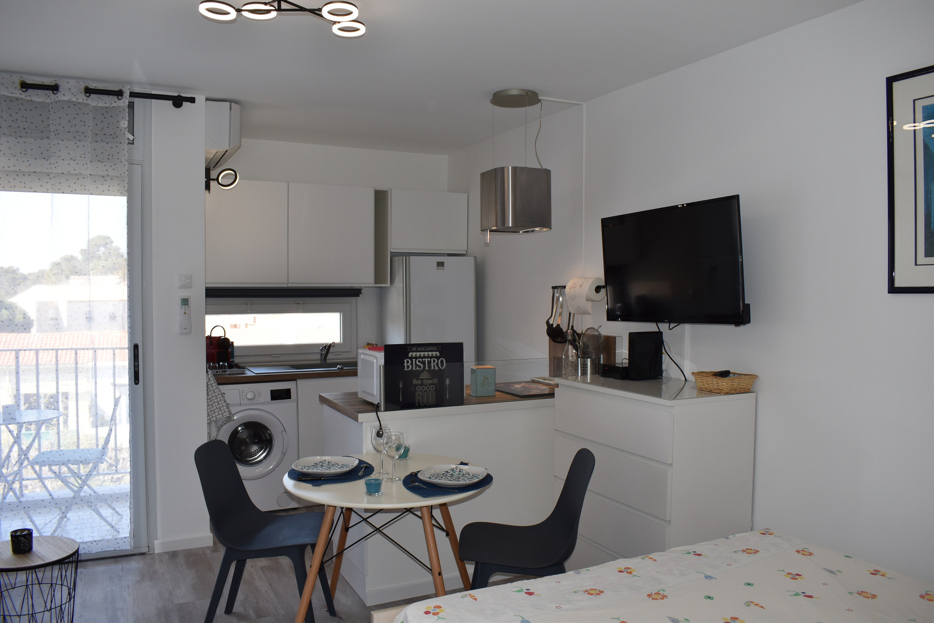 _lv_images__lot_0000000318_04_18960378