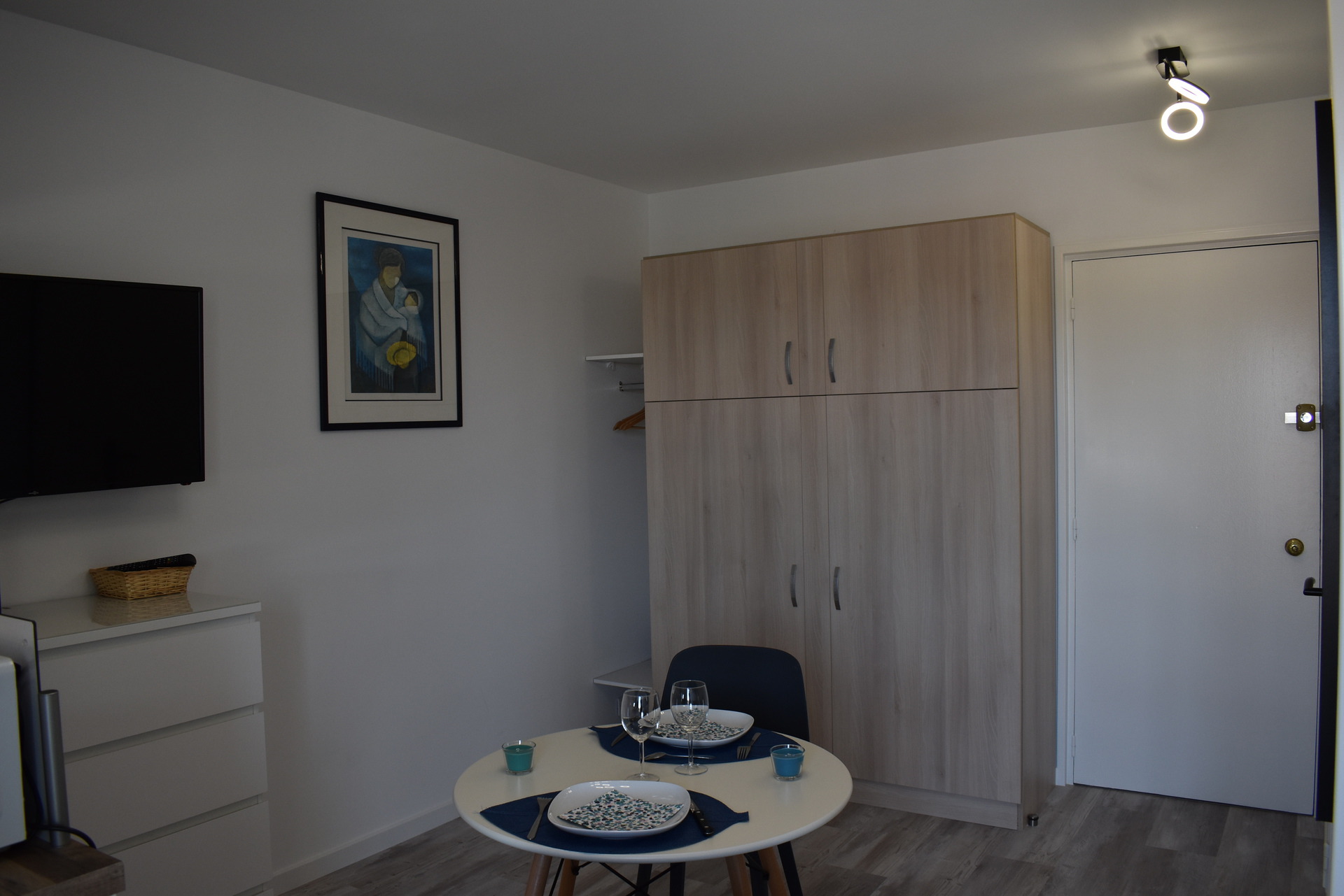 _lv_images__lot_0000000318_06_19270071