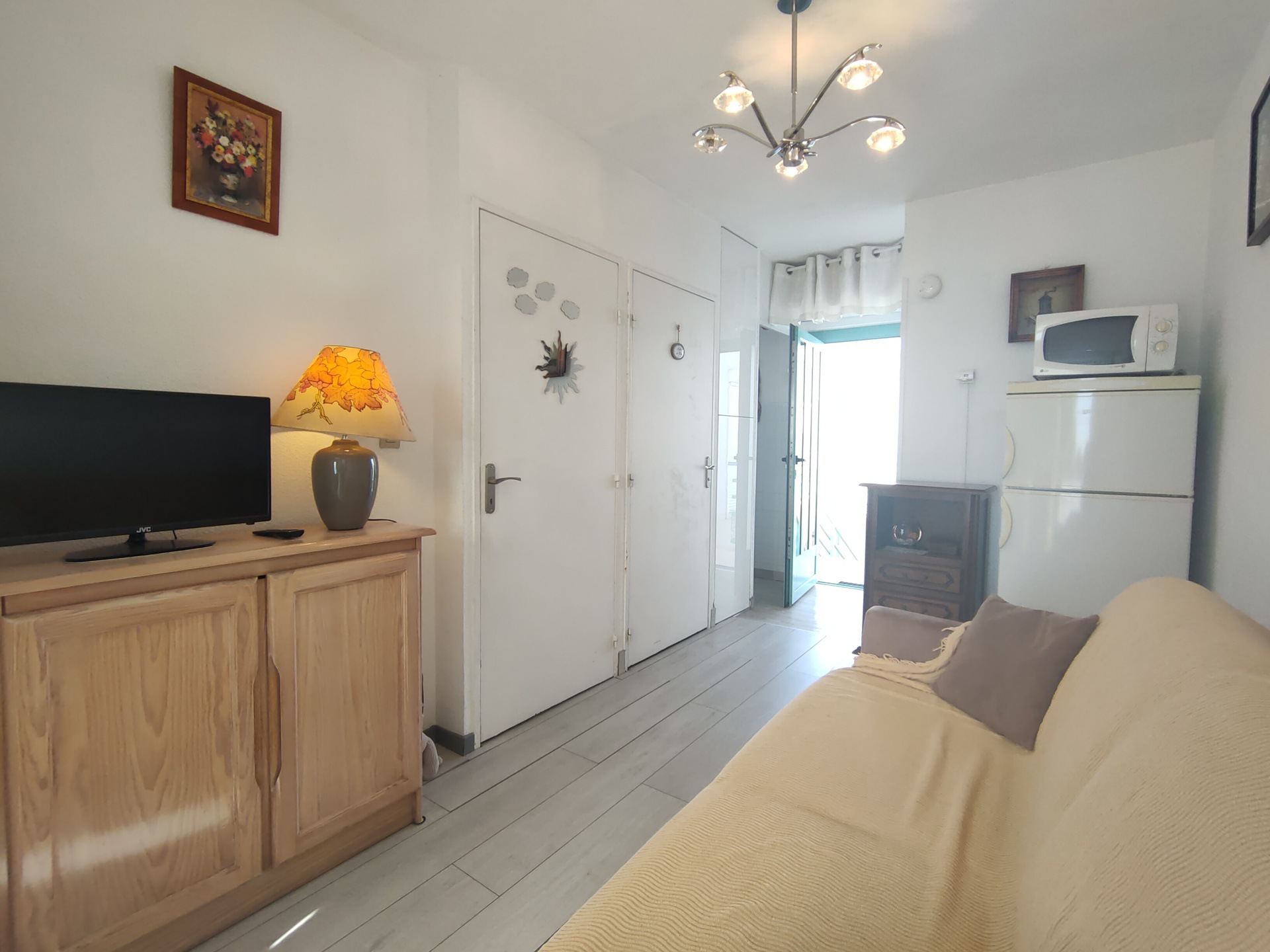 _lv_images__lot_0000000340_01_19190997