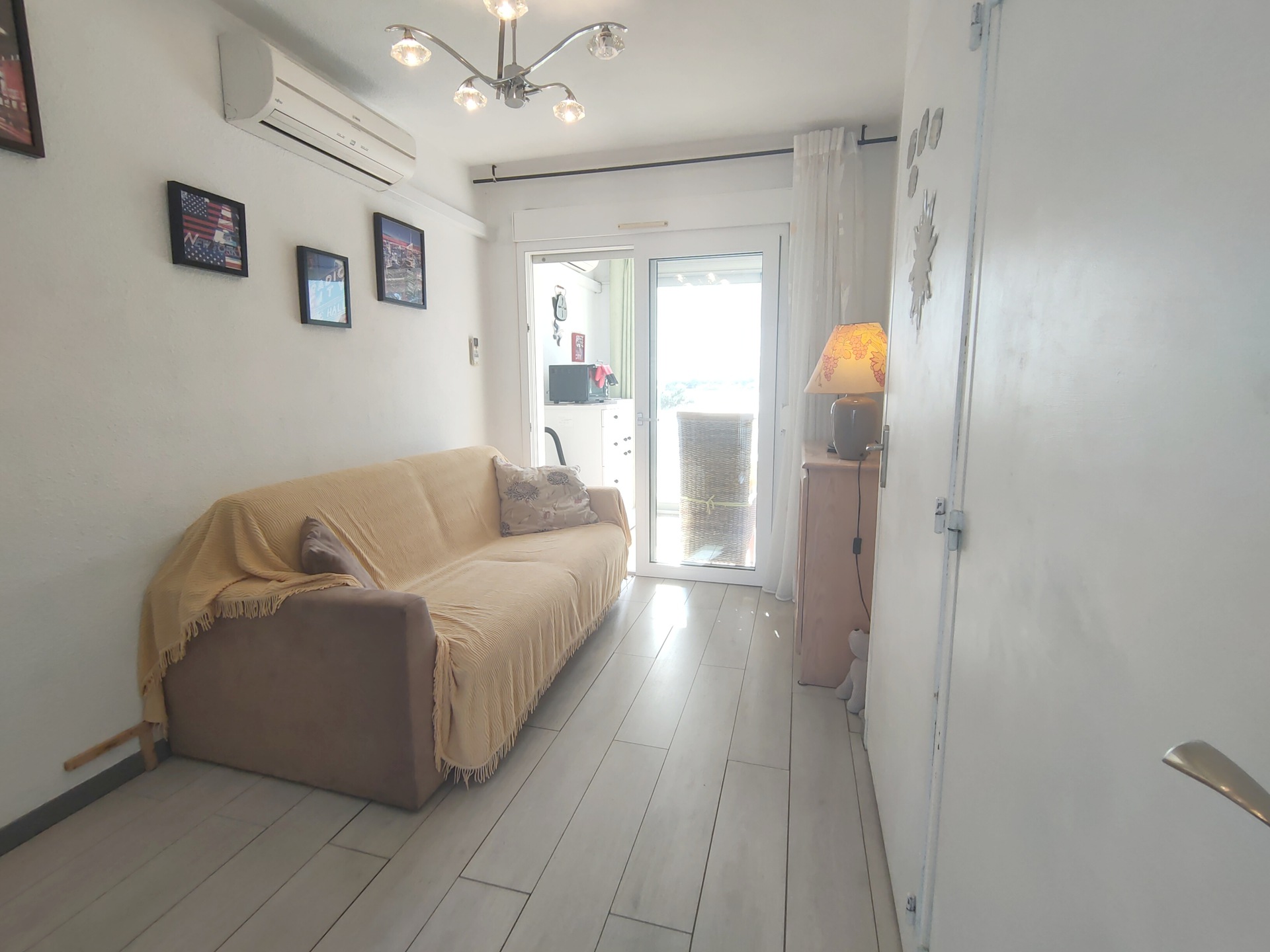 _lv_images__lot_0000000340_02_18840705