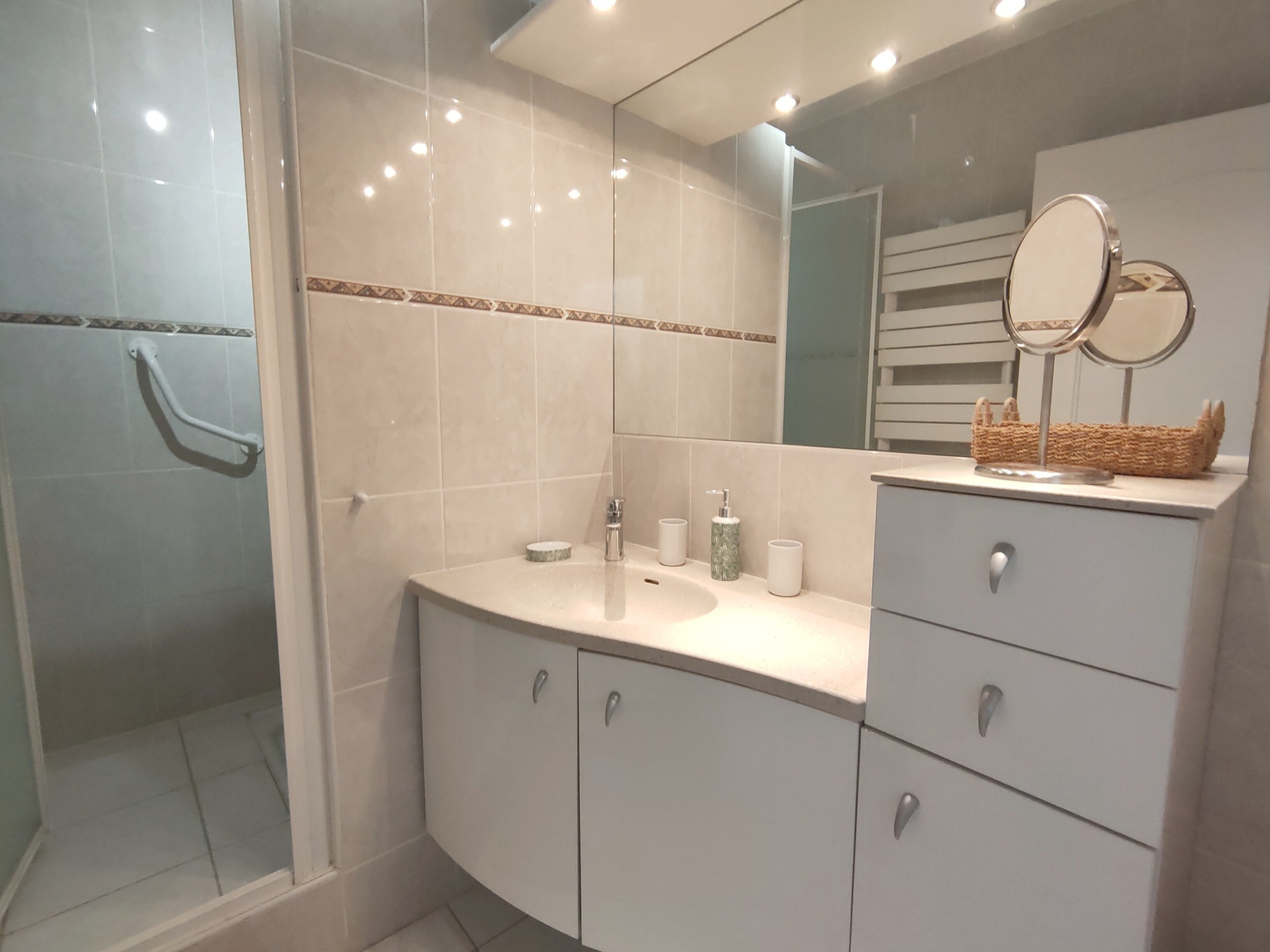 _lv_images__lot_0000000348_08_18453865