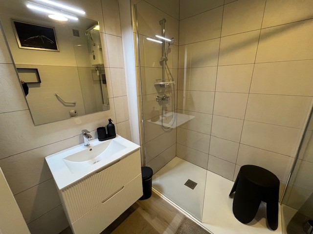 _lv_images__lot_0000000352_06_18117611