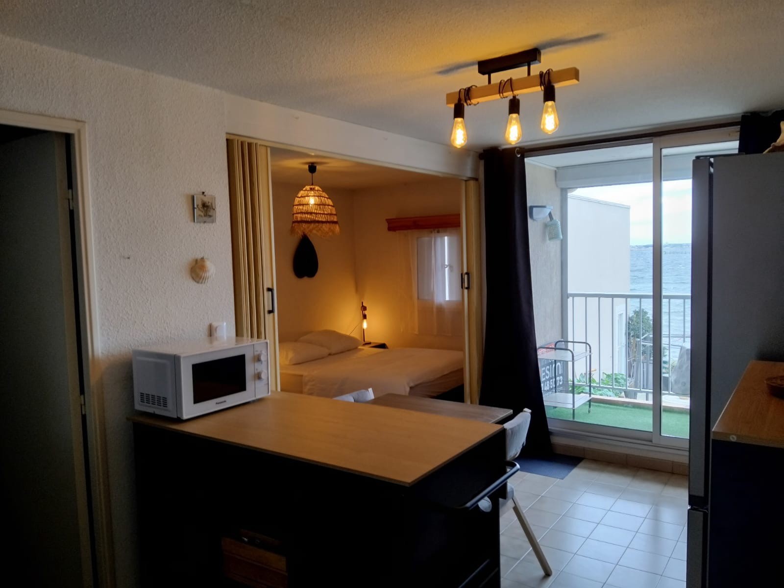 _lv_images__lot_0000000379_04_18550125