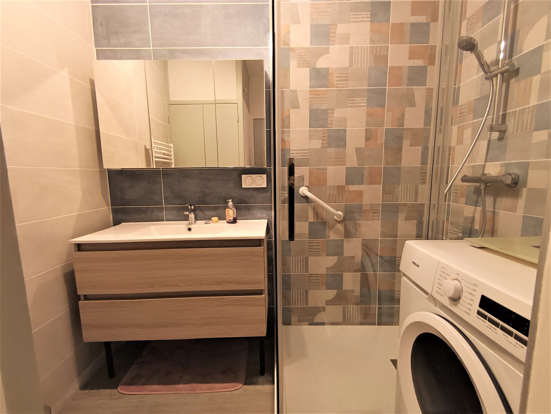 _lv_images__lot_0000000382_05_18601805