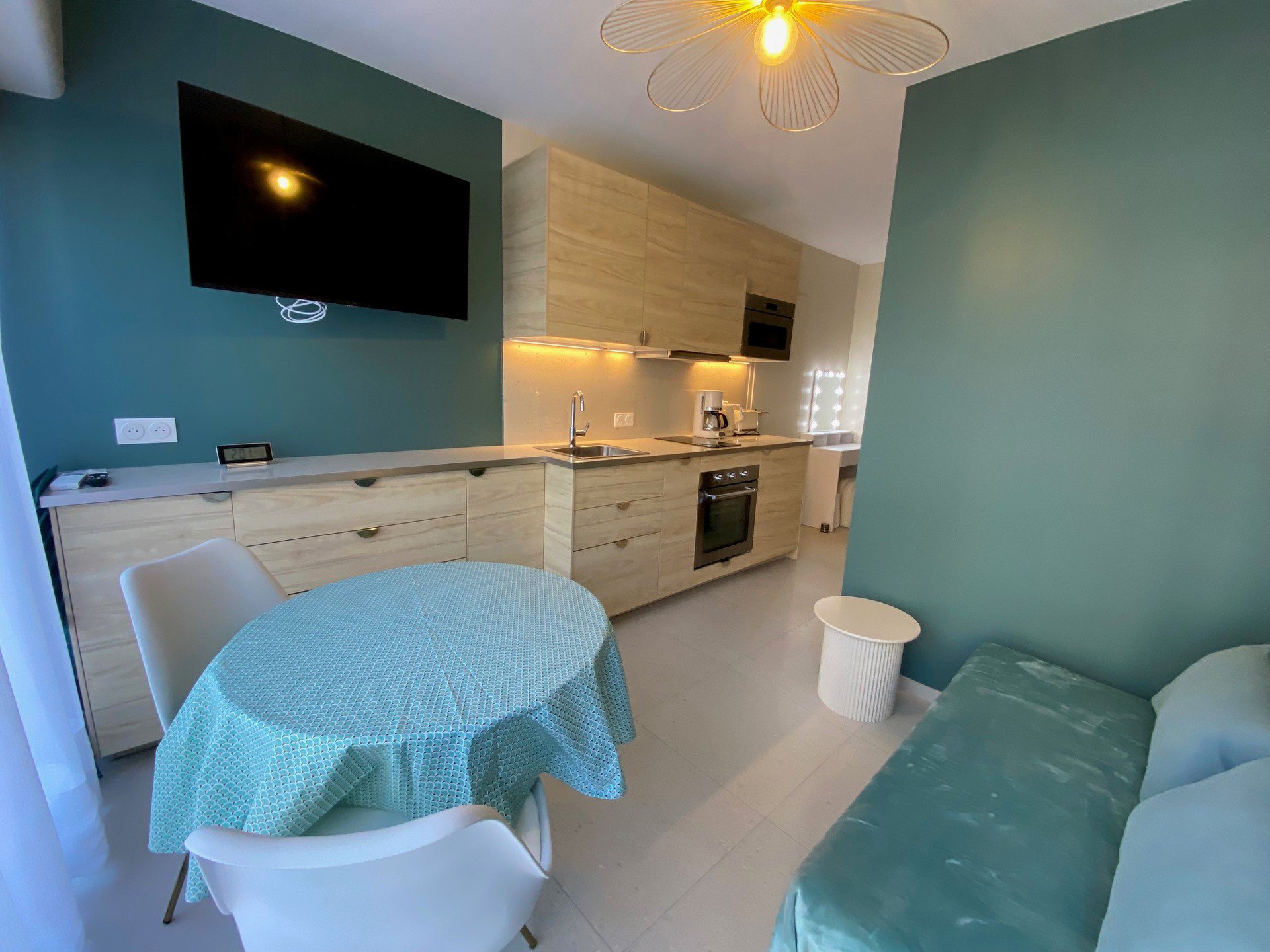 _lv_images__lot_0000000395_03_18960275