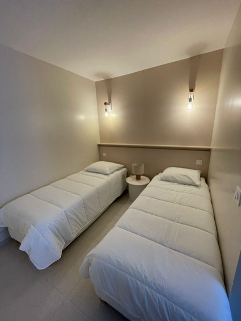 _lv_images__lot_0000000395_05_18109349