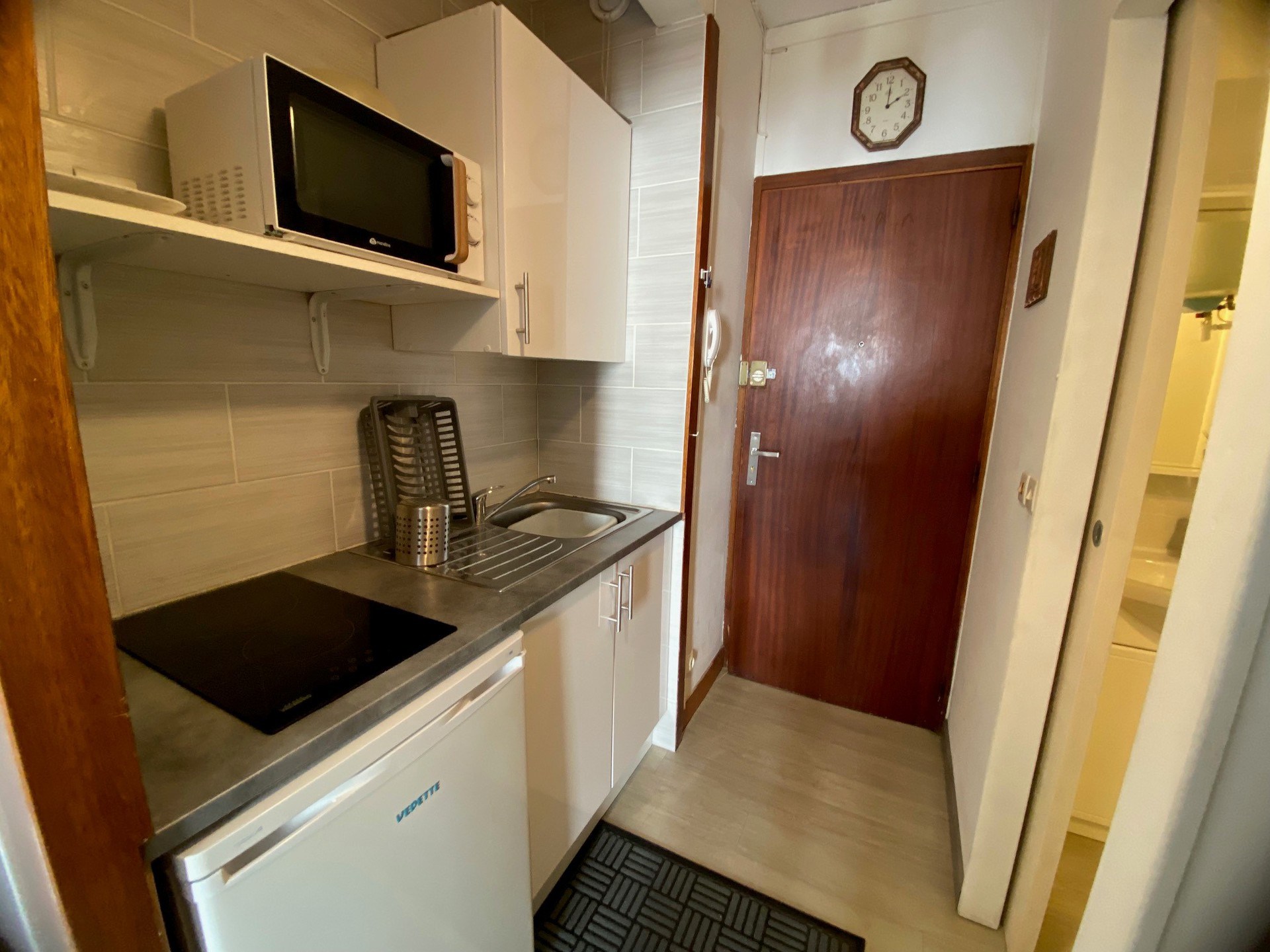 _lv_images__lot_0000000405_05_18394782