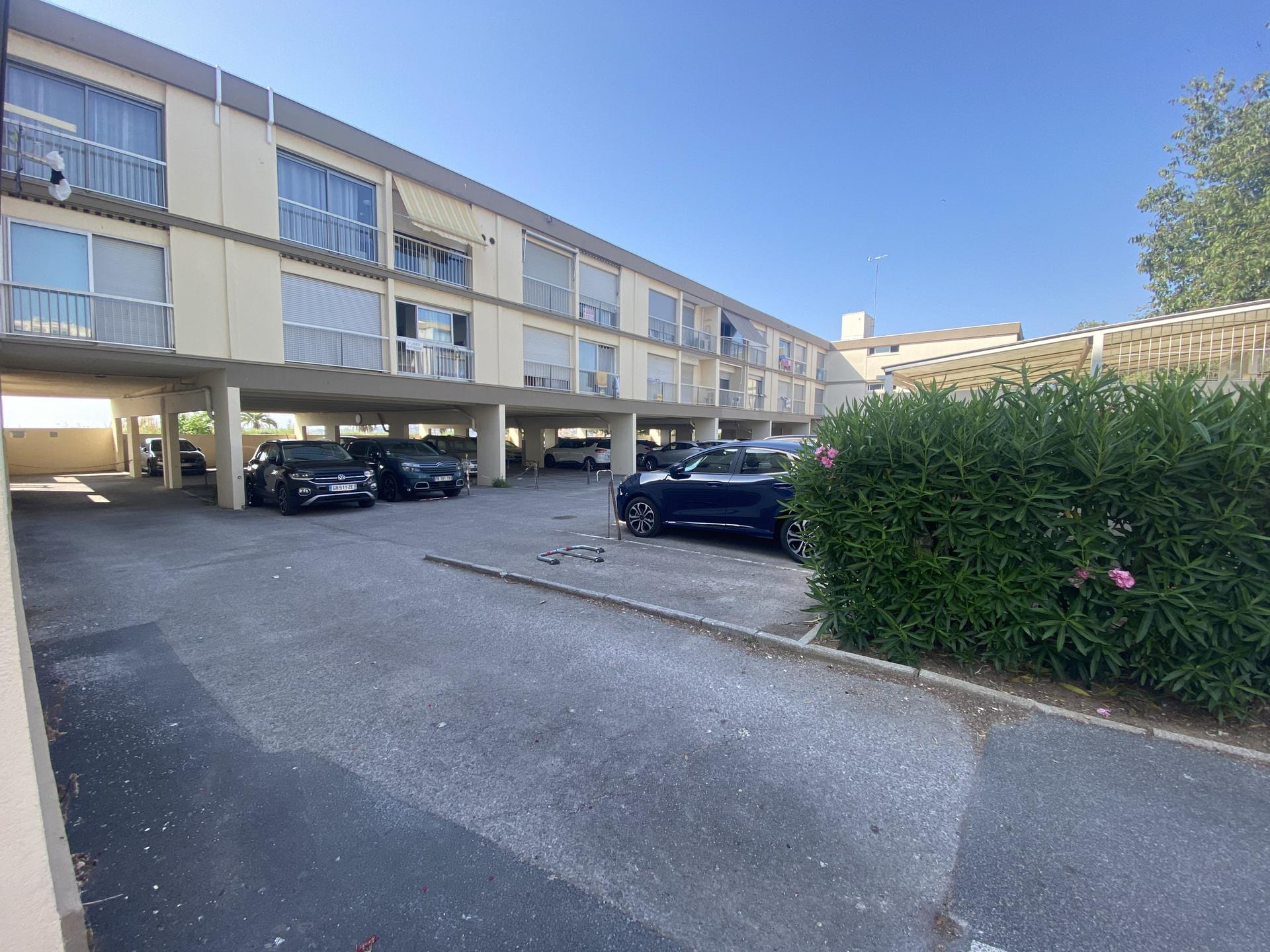 _lv_images__lot_0000000415_02_18666240