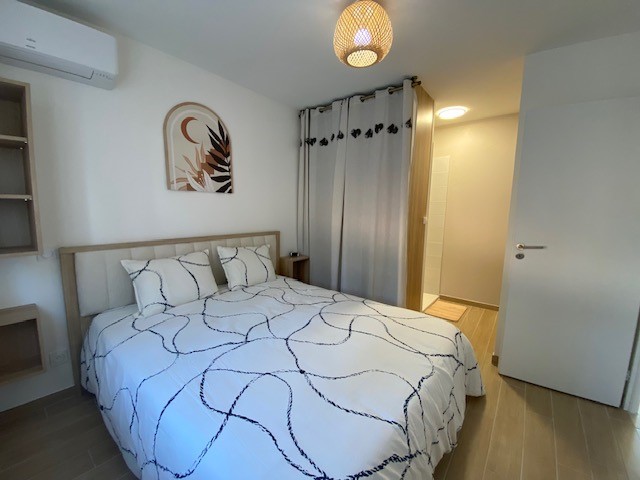 _lv_images__lot_0000000421_04_18109307