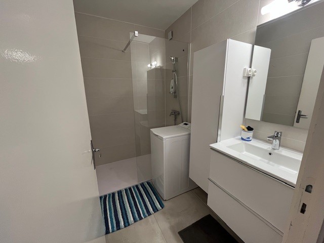 _lv_images__lot_0000000447_03_18700318