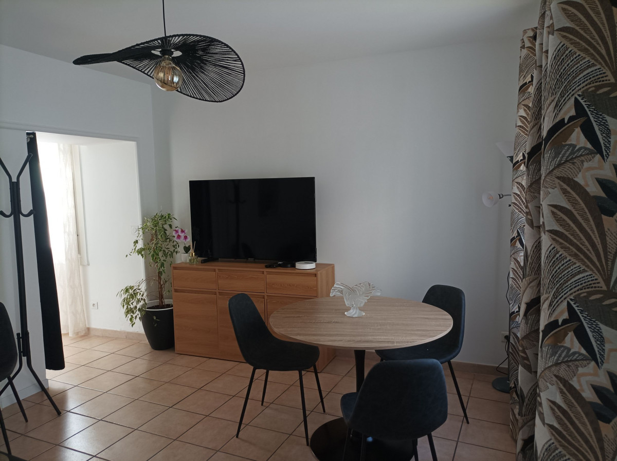 LOCATION BALARUC LES BAINS 7 RUE DE LA REPUBLIQUE ESCOT EVELYNE_09