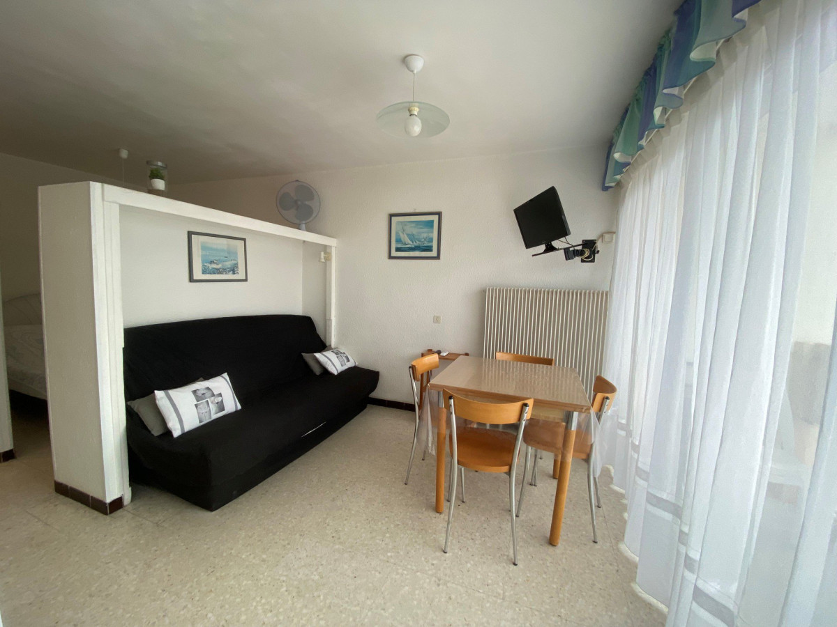 _lv_images__lot_0000000070_01_18601203