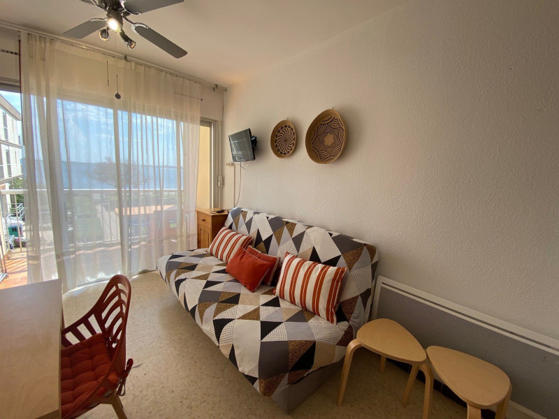 _lv_images__lot_0000000027_03_18758408