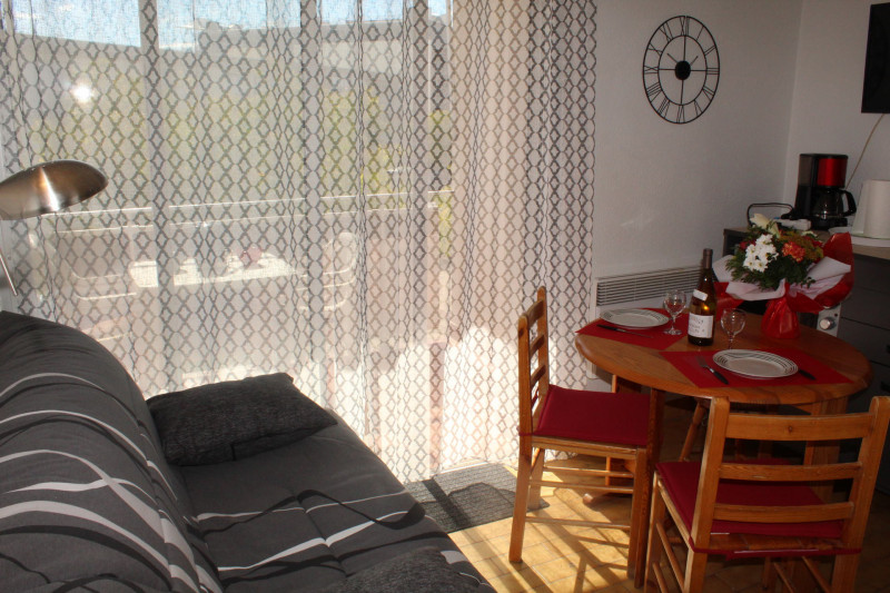 _lv_images__lot_0000000048_01_18118446