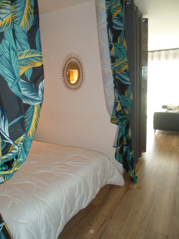 _lv_images__lot_0000000077_09_18680780