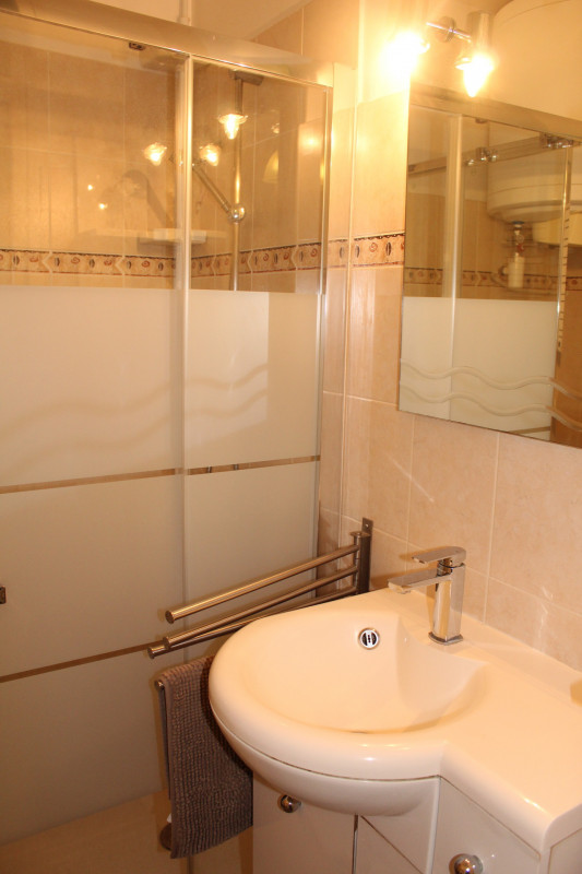 _lv_images__lot_0000000099_08_18117398