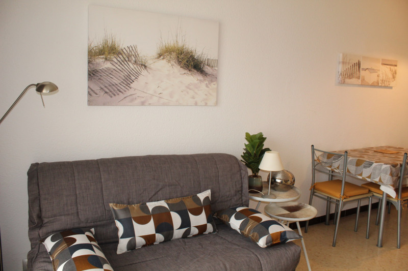 _lv_images__lot_0000000203_08_18586090