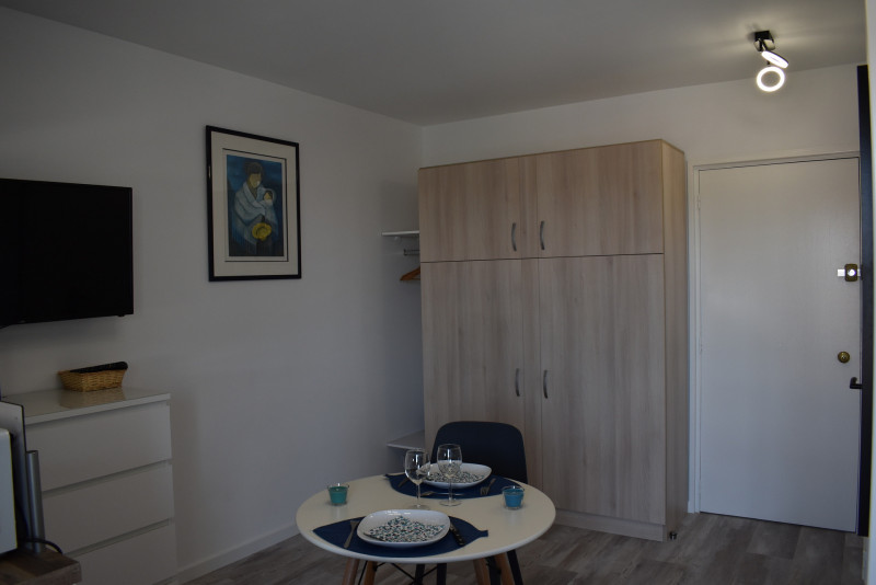 _lv_images__lot_0000000318_06_18454477