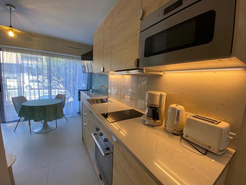 _lv_images__lot_0000000395_04_18749920