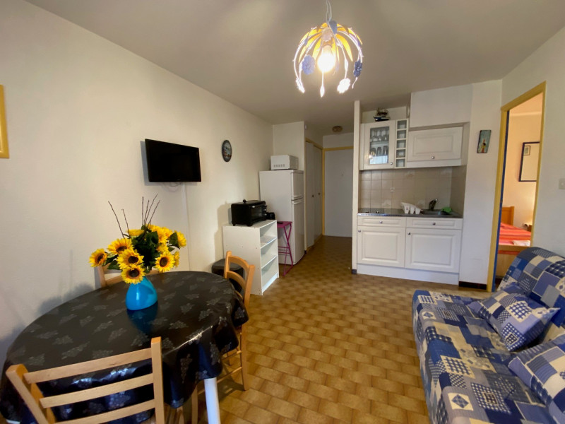 _lv_images__lot_0000000420_08_18455388