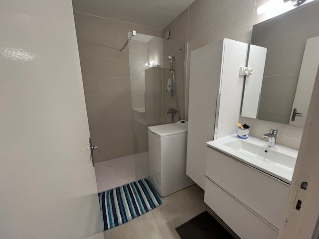 _lv_images__lot_0000000447_03_18700318